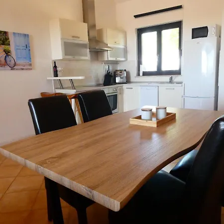 Casa Lara Kastelir